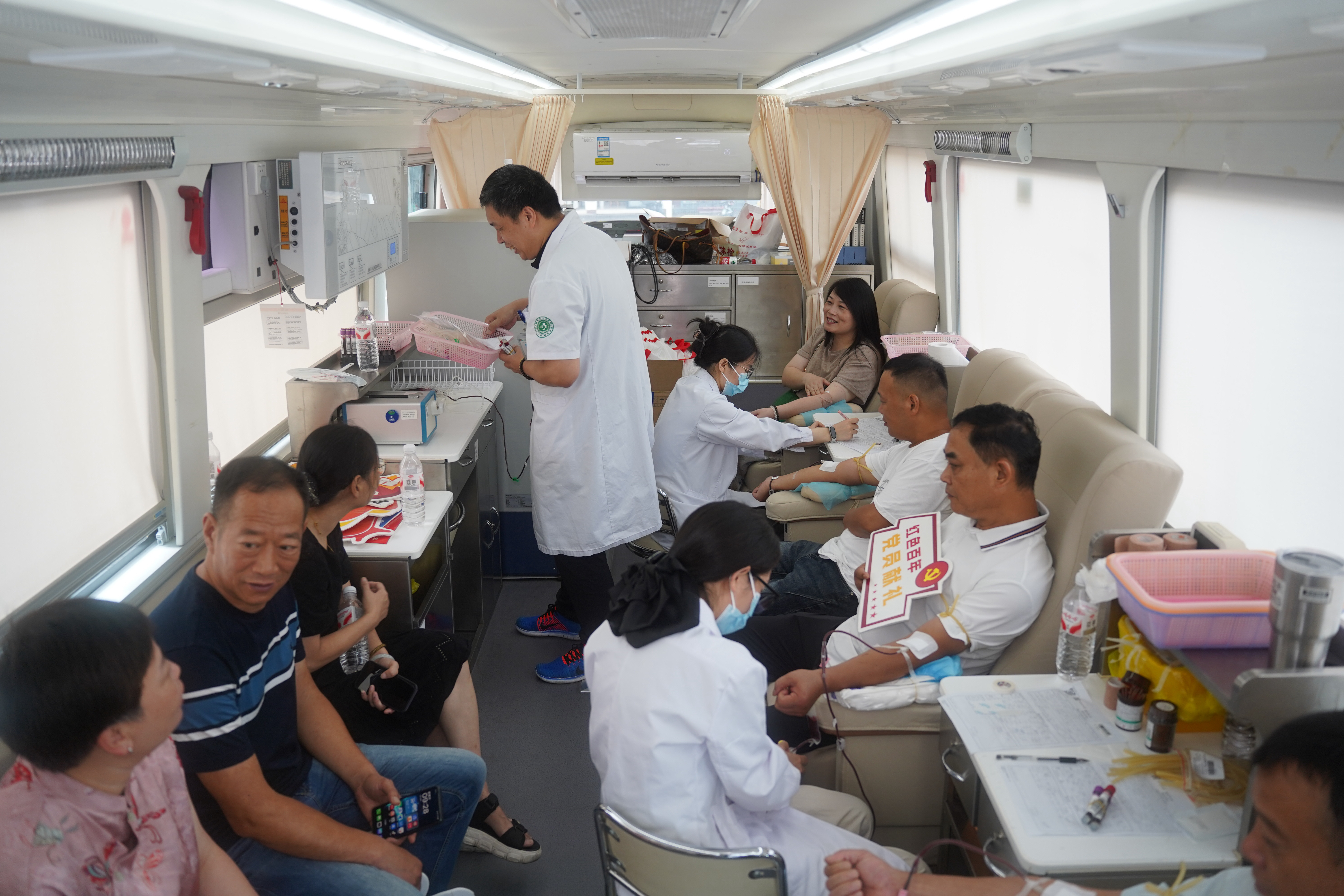 “點滴熱血·匯聚大愛”無償獻血活動 “點滴熱血·匯聚大愛”無償獻血活動